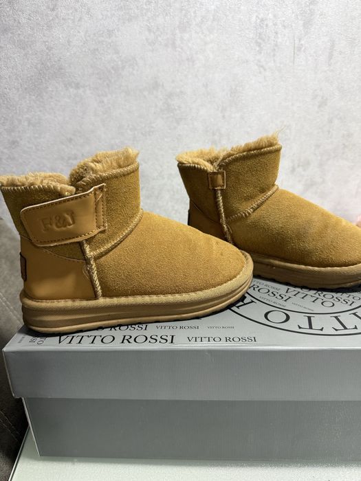 Продам дитяче взуття - уггі 32 розмір