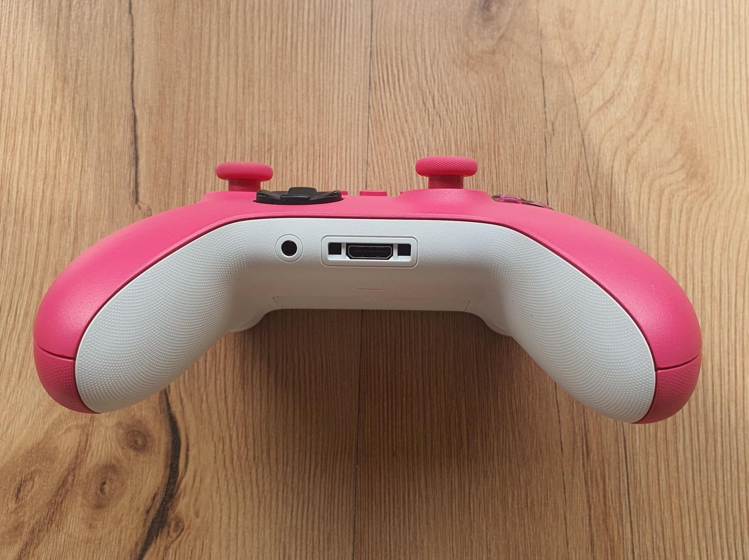 Pad xbox series X/S jak nowy deep pink działa z xbox one i PC
