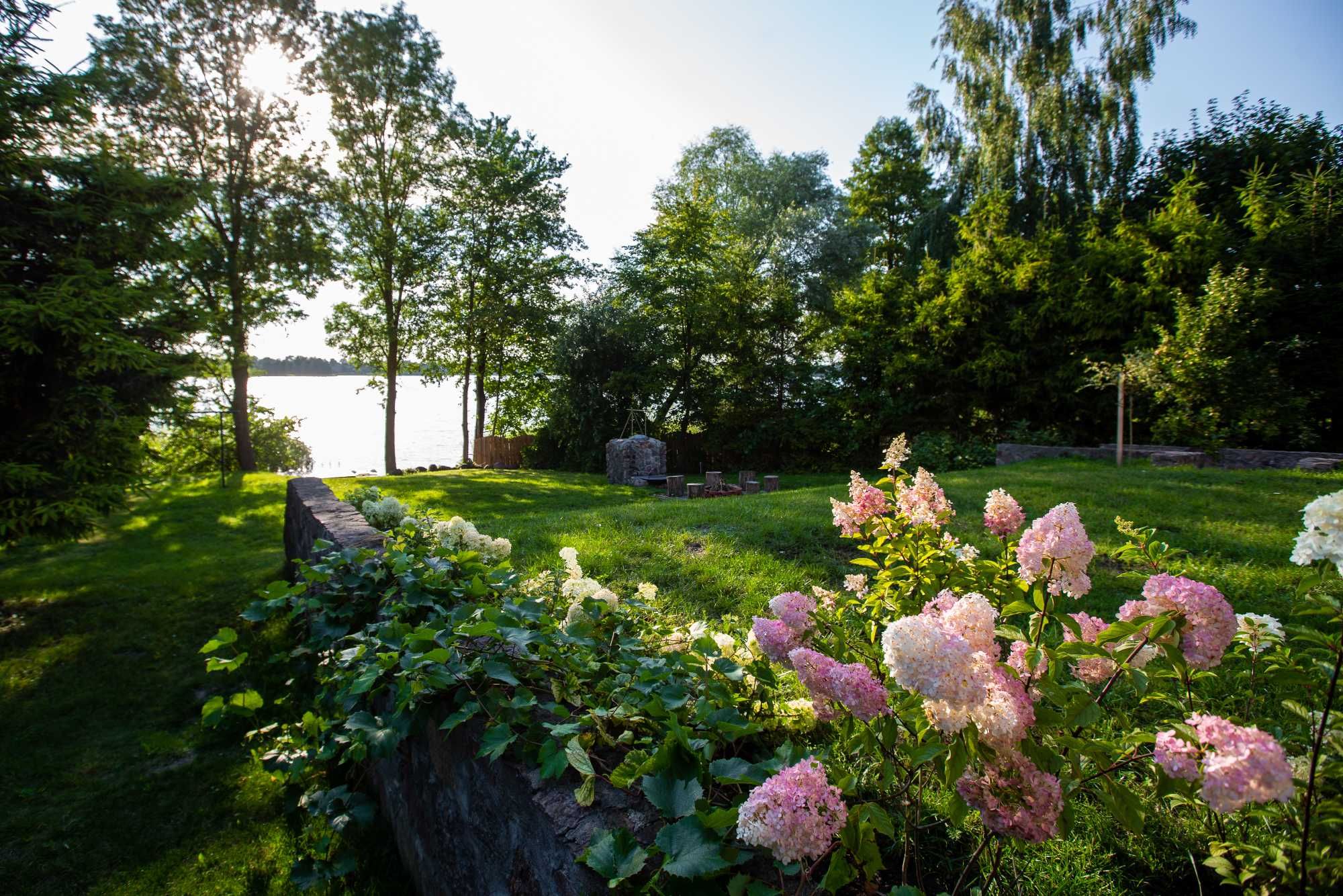 Dom nad jeziorem, Mazury, prywatny pomost.