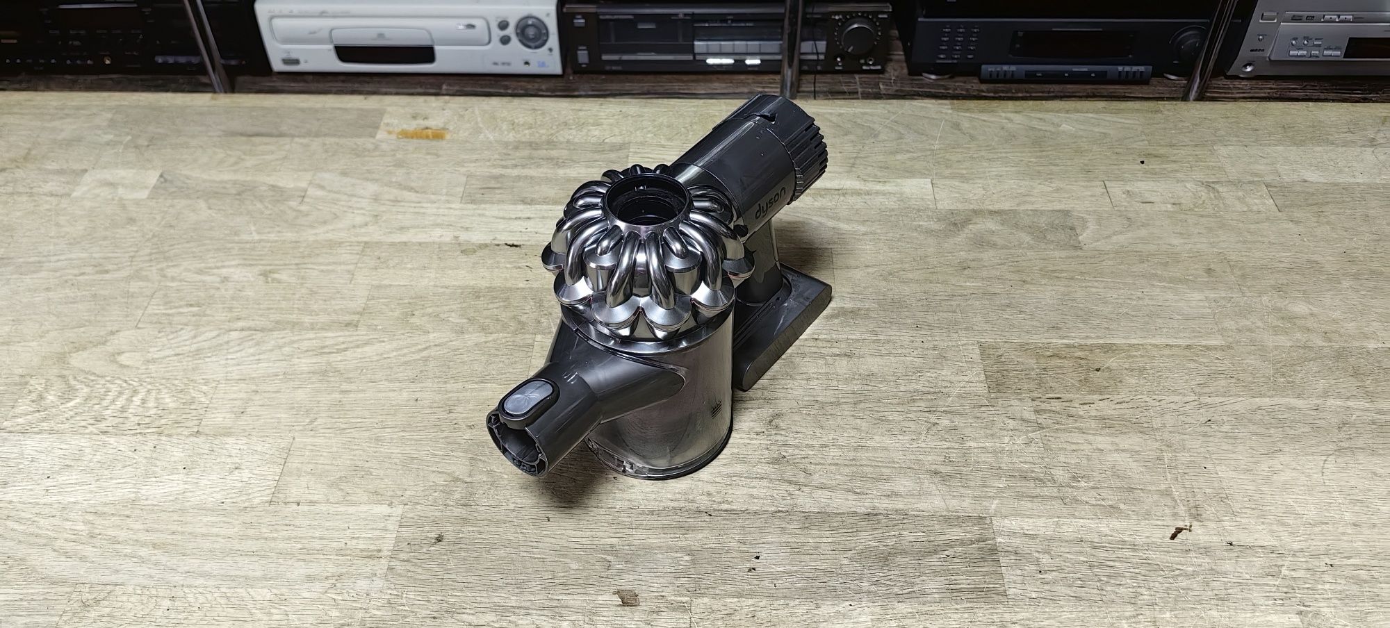 Бездротовий пилосмок Dyson V6