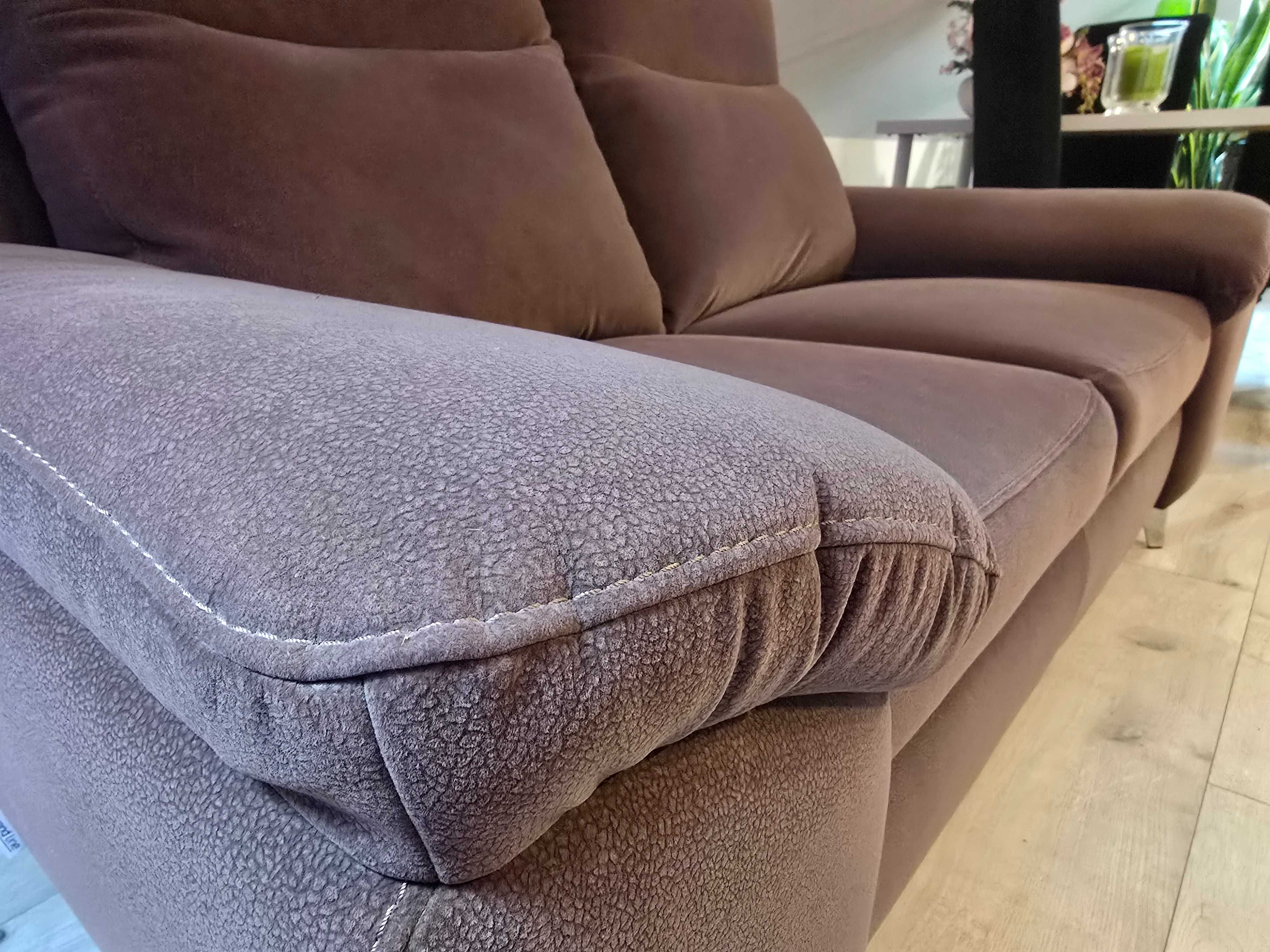 Świetna sofa 2-osobowa