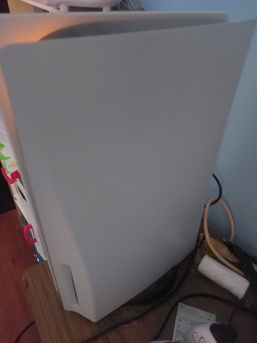 PS5 com 2 comandos e carregador de mesa