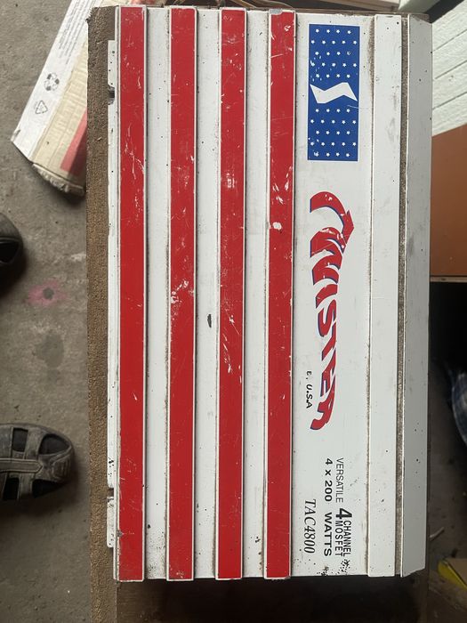 Продам сабвуфер з усилителем