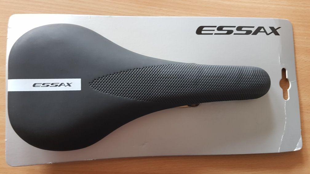 Siodelko essax 226 gram szosa triatlon chrome carbon 136mm