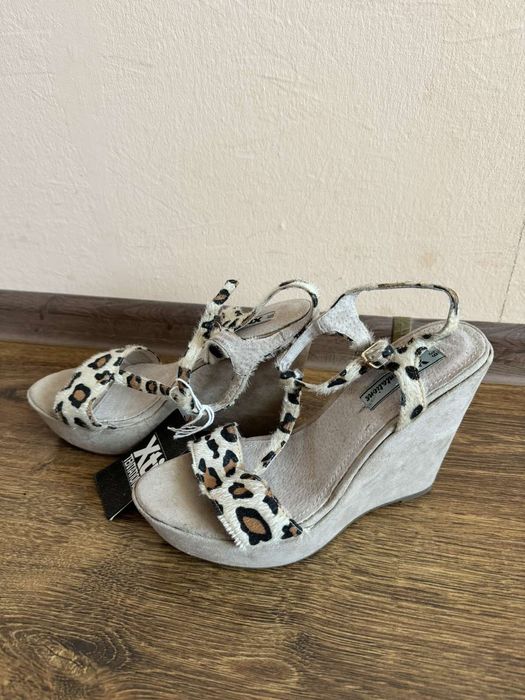 Босоніжки нові, шкіра, 39 розмір, 620 грн.