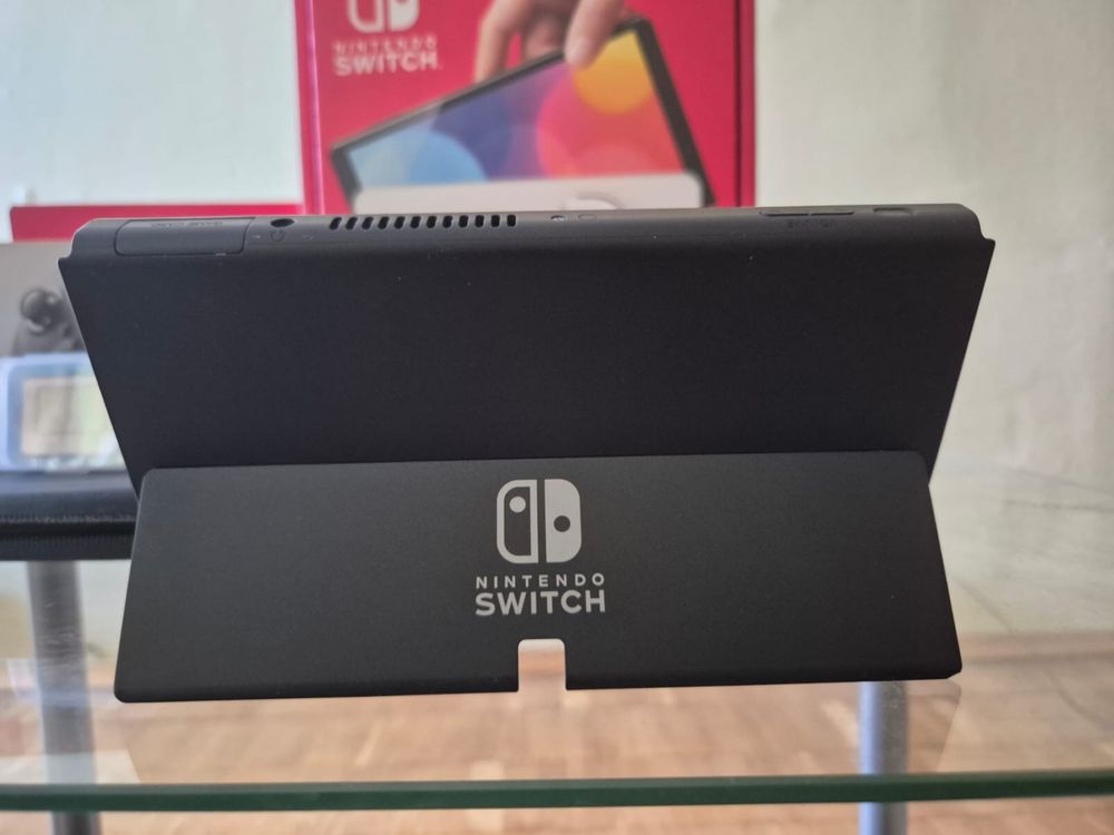Nintendo switch oled white