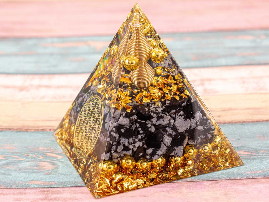 Piękna Piramidka Orgonit Obsydian Śnieżny Kwiat Życia Miedź Harmonia