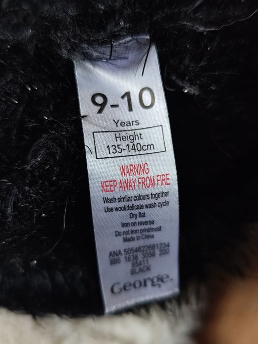 Piękny sweter z motywem świątecznym zimowym Santa mikołajki 140