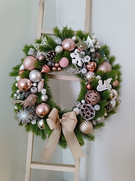 Wianek bożonarodzeniowy 50 cm na drzwi różowo biały Podświetlany