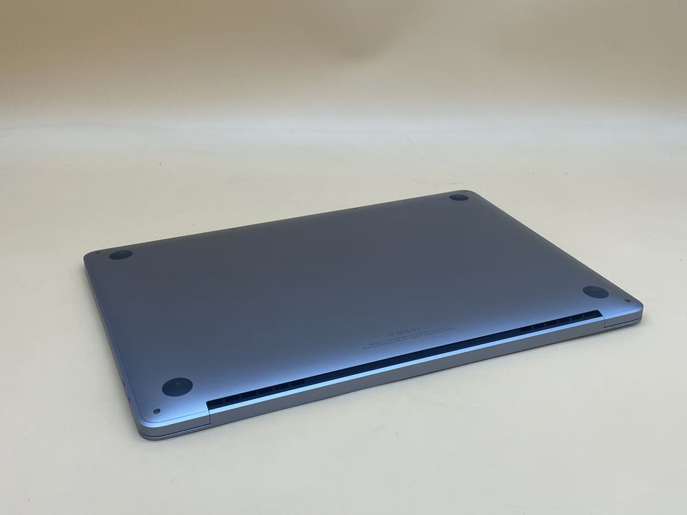 Macbook pro m1 256gb ssd 16gb ідеал.