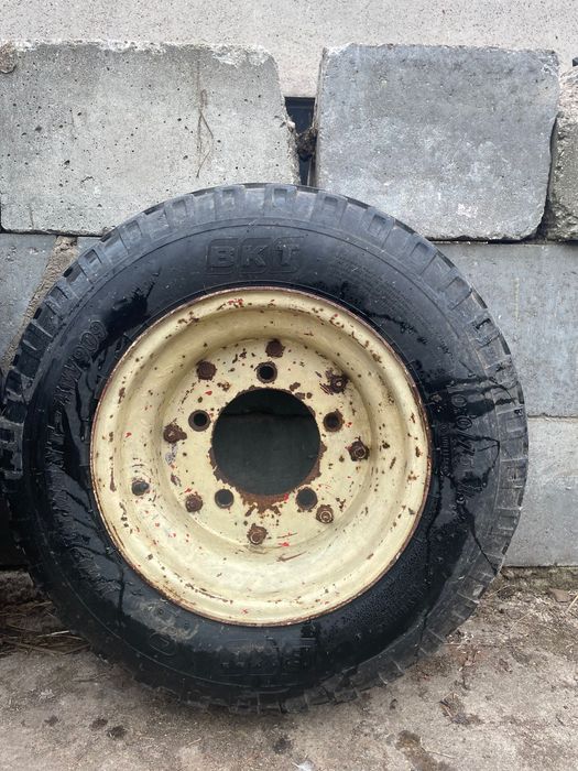 BKT 10.0/75-15.3 + dodatkowa opona