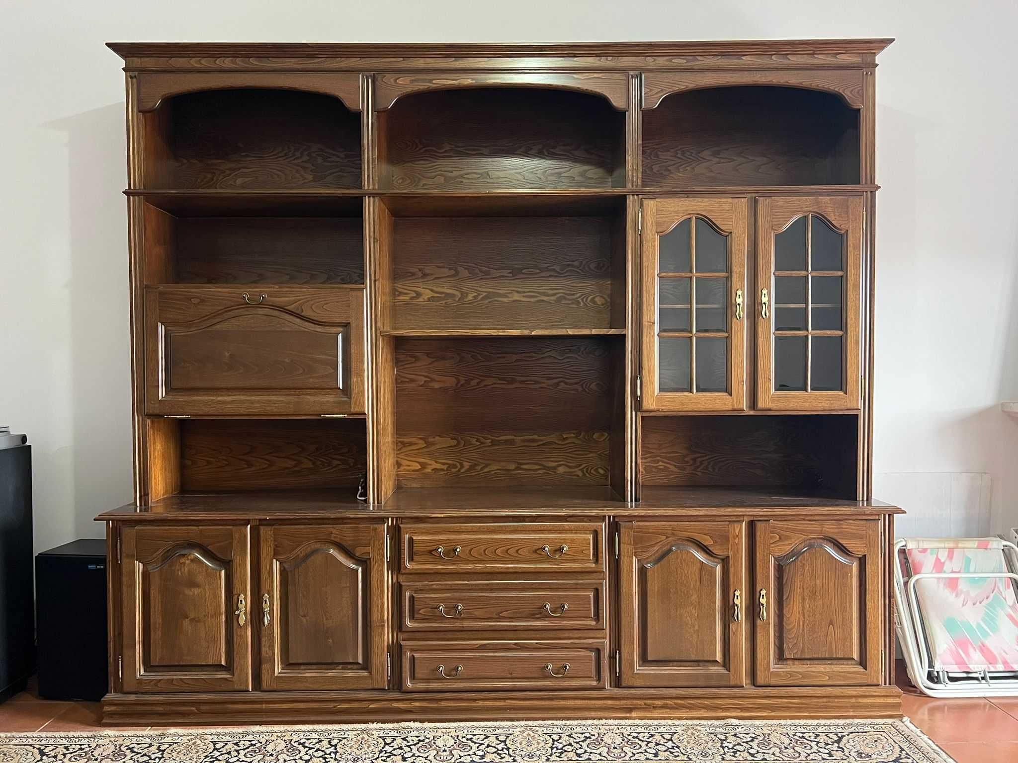 Móvel de sala em madeira maciça