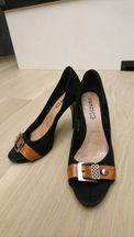 Buty na obcasie.
