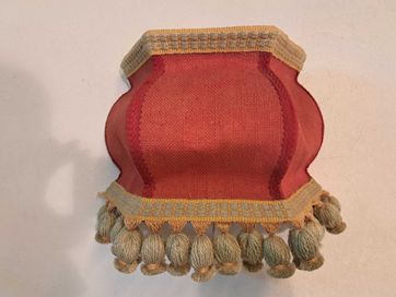 Stary zabytkowy kinkiet materiałowy abażur czerwony z frędzlami