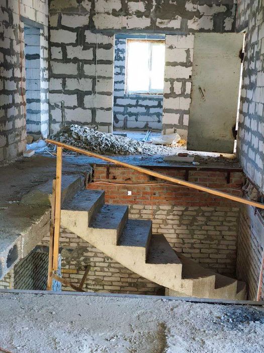 Продам двоповерховий будинок в коттеджному містечку.