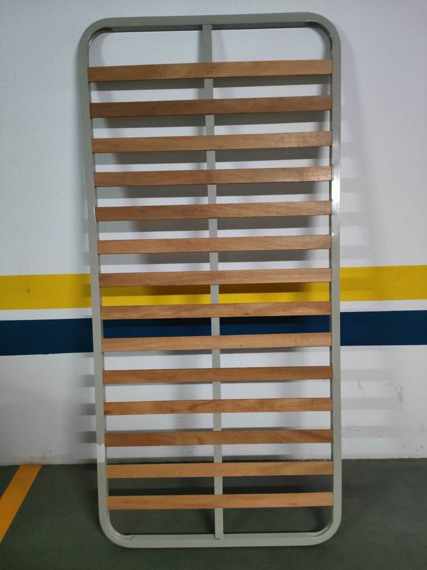 Estrado de cama de solteiro