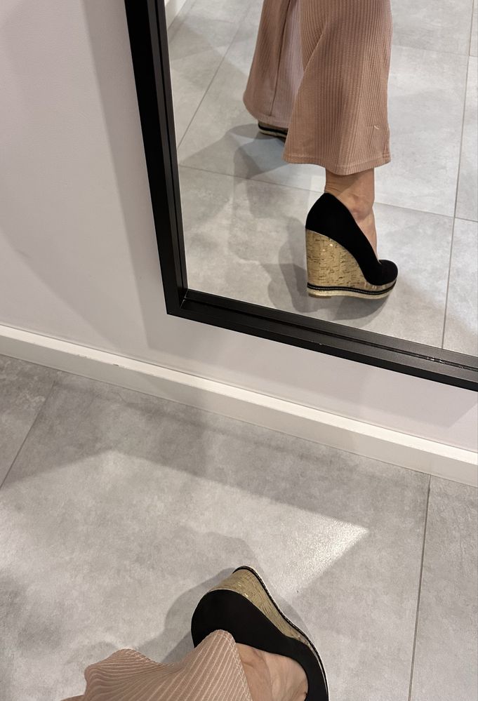 Buty na koturnie
