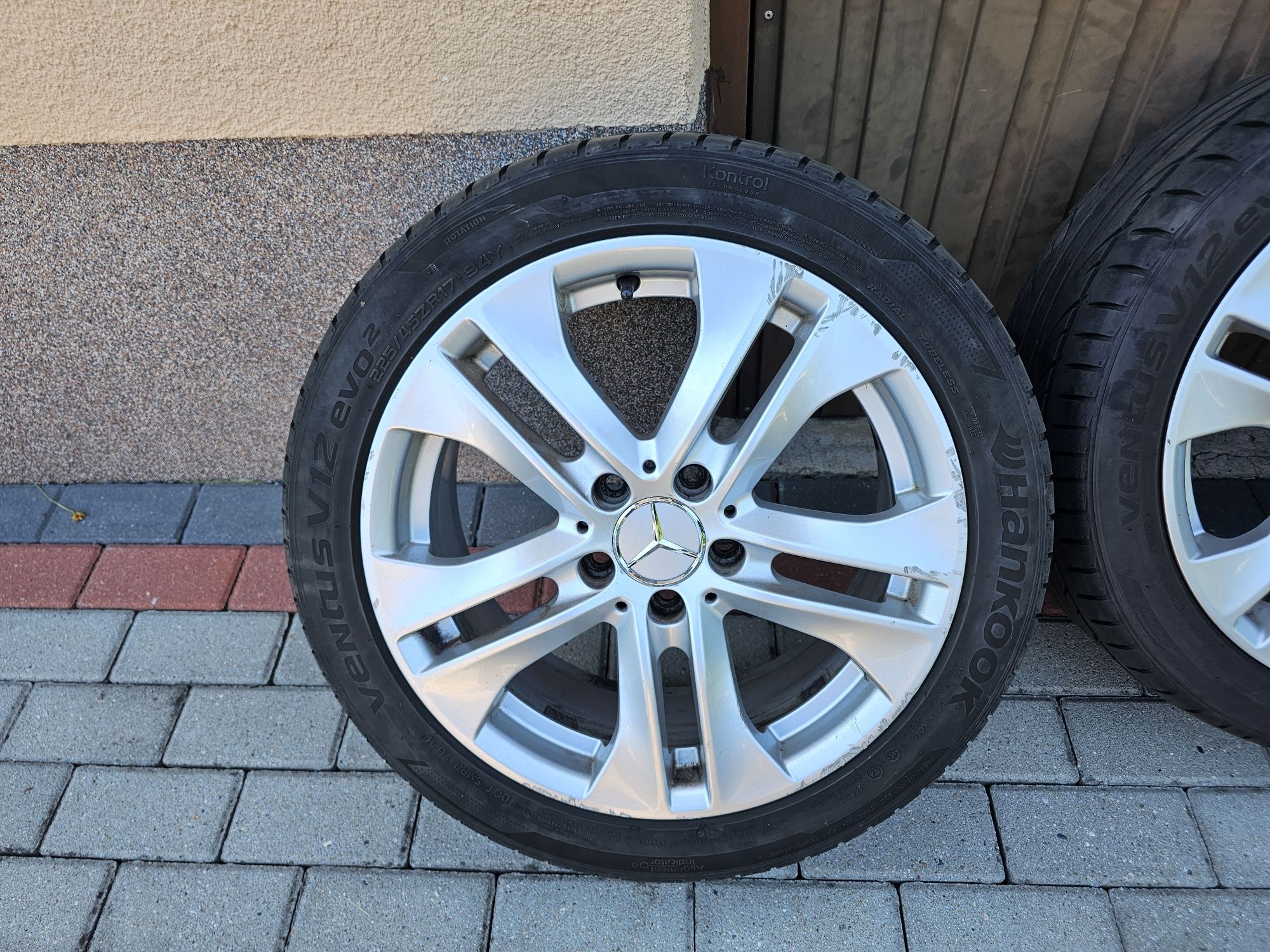 Oryginalne Alufelgi Mercedes Benz 5x112 z oponami letnimi