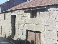 Casa Tradicional em granito c/ quintal para recuperar em Vila Real