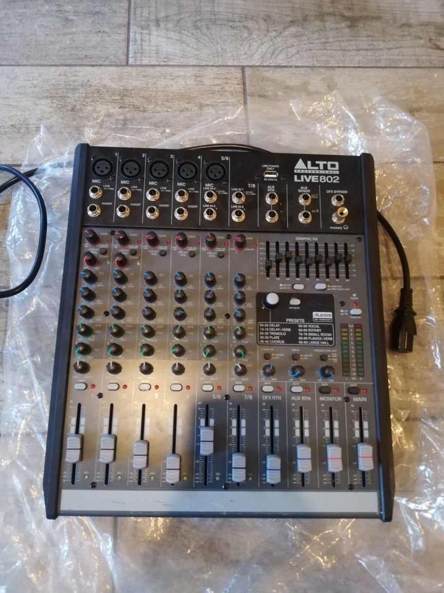 Mesa de som Alto live802
