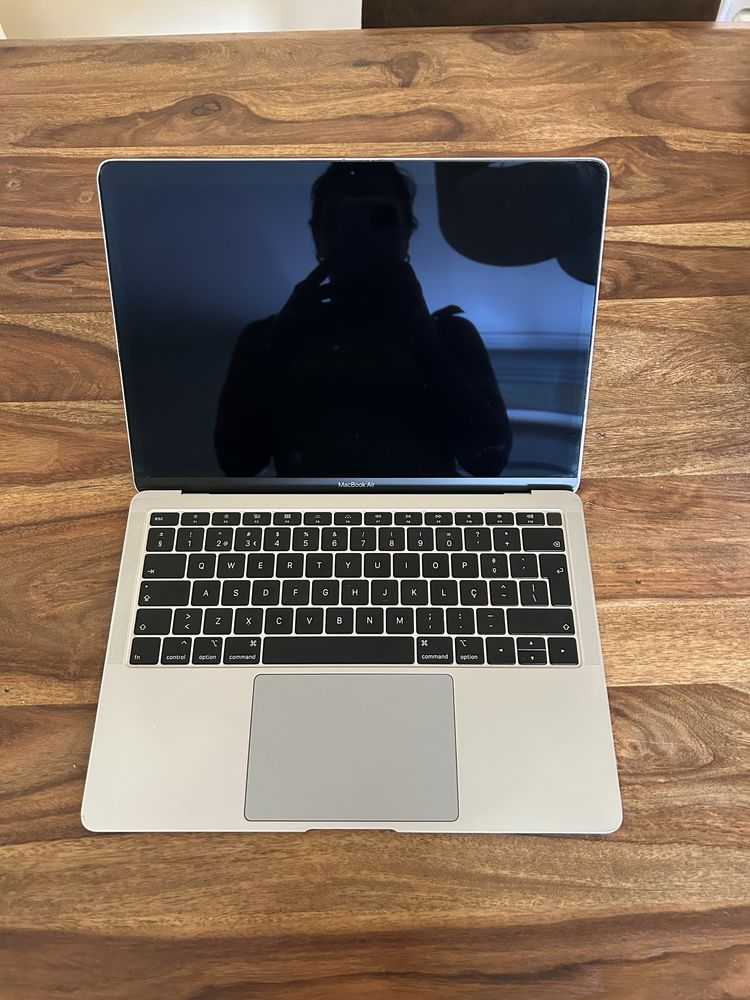 MacBook Air Retina 13″ (2018)  i5 1.6GHz / 8GB RAM / SSD - Usado