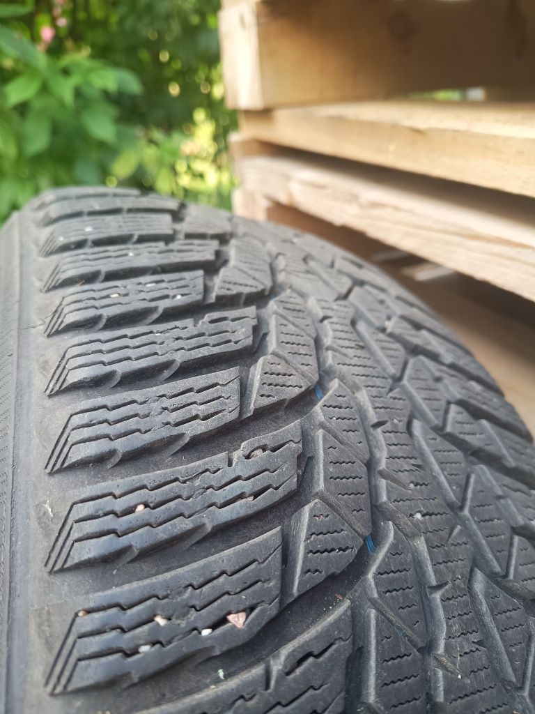 Nokian WRd4 215/55/r17 98H komplet opon zimowych