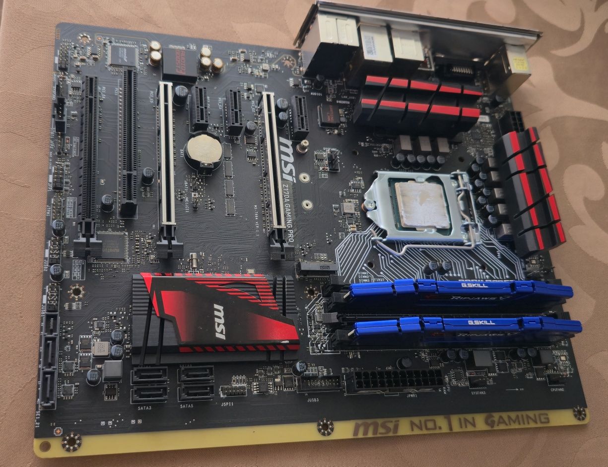 Motherboard MSI Z170A+i5 6600 +DDR 4 16gb.
MSI z170a gaming pro
+
Proc