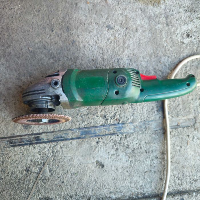 Продам болгарку DWT