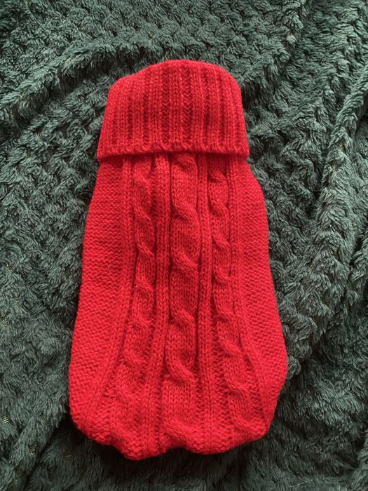 Czerwony sweterek świąteczny dla malego psa kota rozmiar S