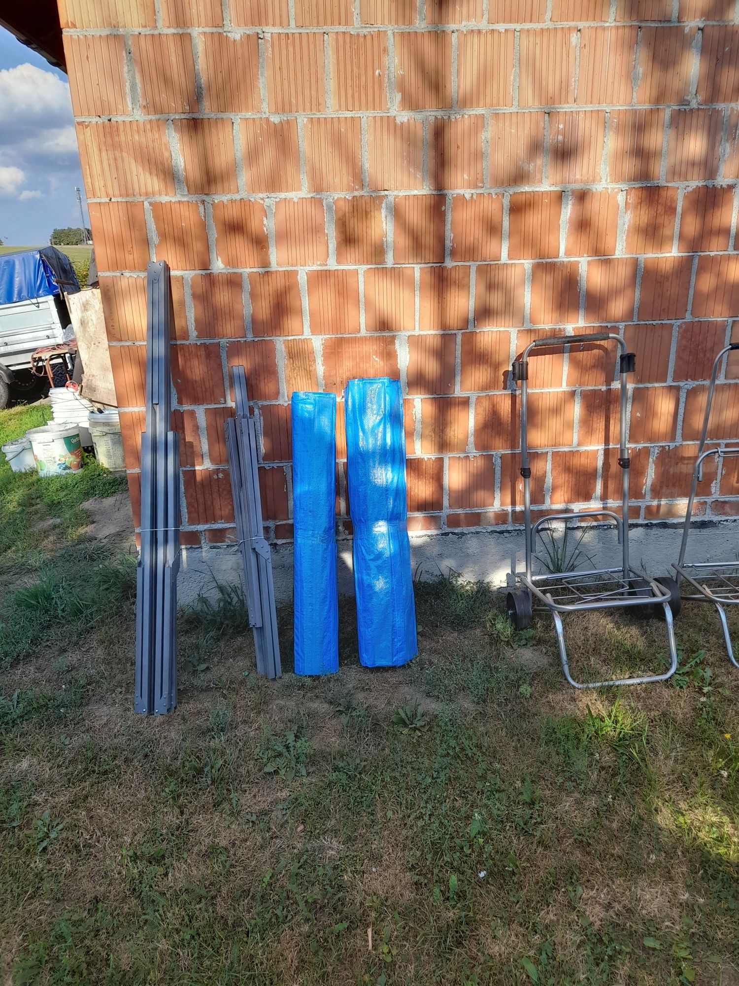 Stoły handlowe iwozki bagażowe