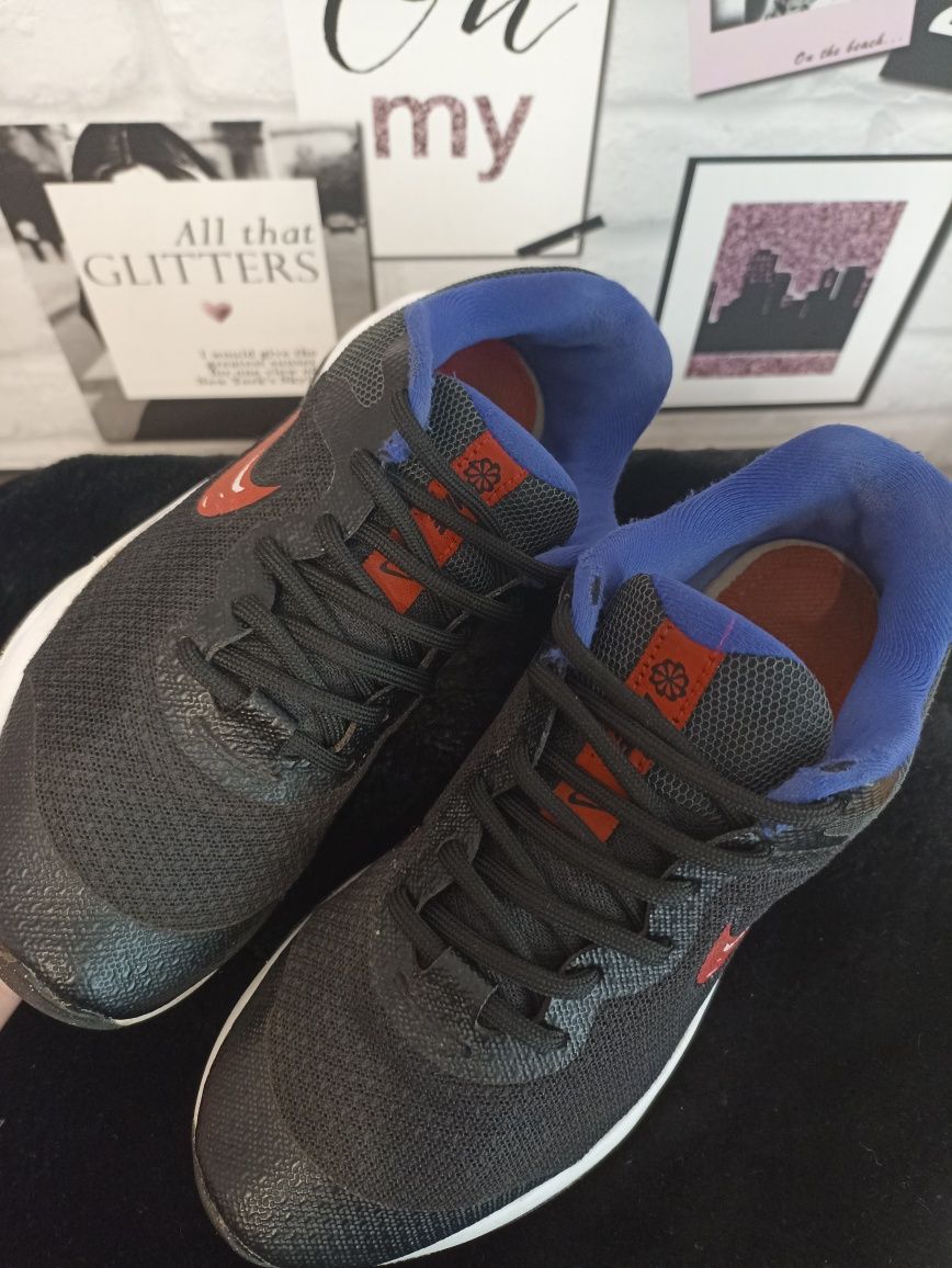 Класні легенькі бігові кросівки Nike р.35 22.5 см