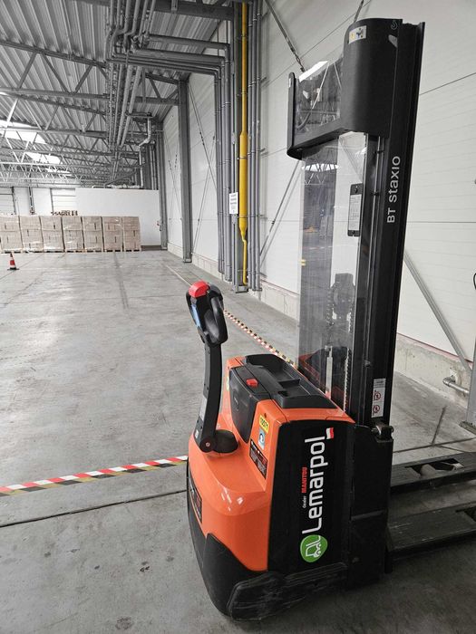 Wózek paletowy elektryczny z masztem TOYOTA SWE120