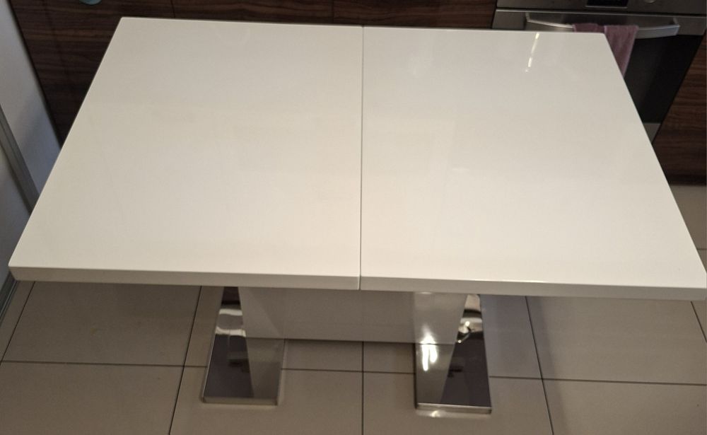 Stół rozkladany biały lakierowany  l+4 krzesla gratis