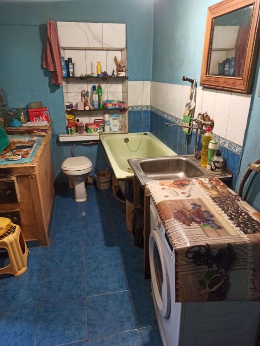 Продам 2 будинка в одному дворі з усіма зручностями..