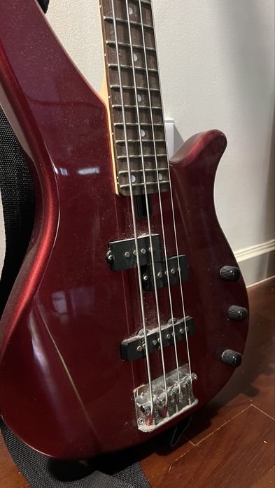 Baixo Yamaha RBX 170 vermelho