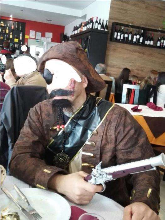 Traje/fantasia de carnaval ou passagem de ano, homem (pirata)