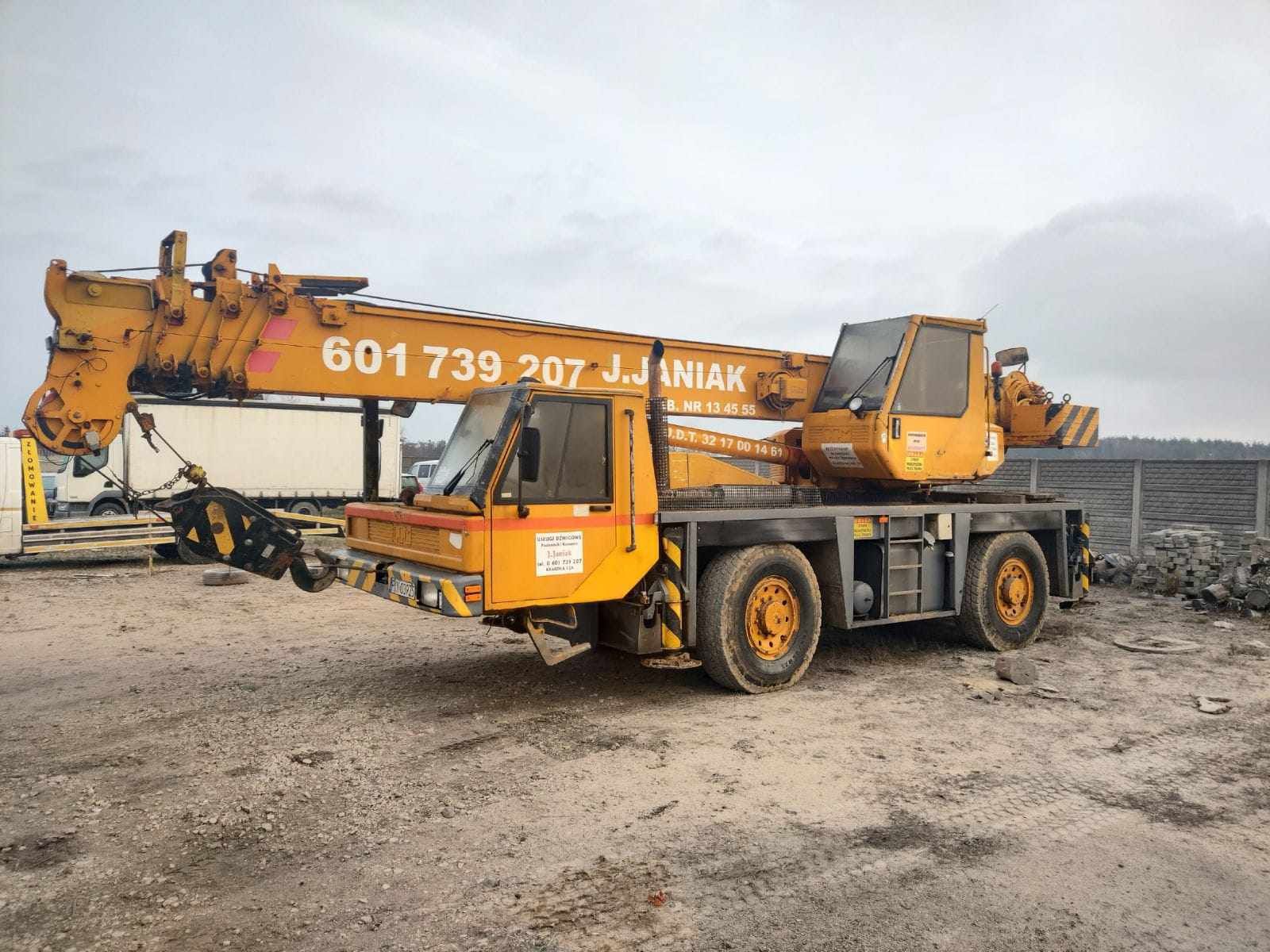 Usługi podnośnikiem koszowym do 30m 4×4 i dźwigiem