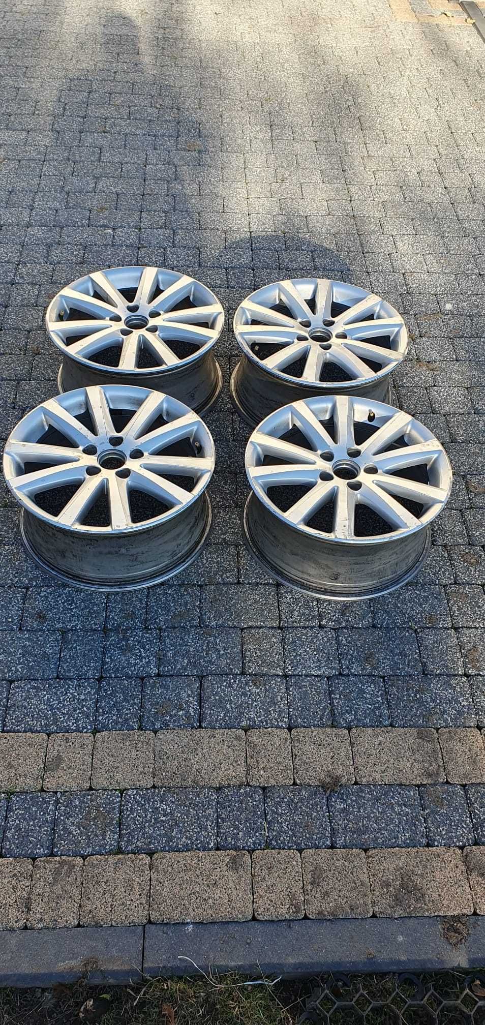 Felgi aluminiowe 17 VW oryginał  plus opony taurus 235/45 R 17 lato