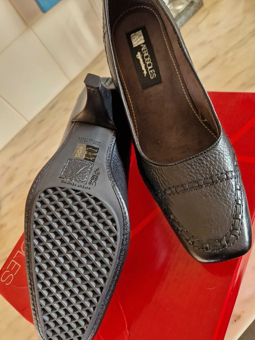 Sapatos senhora absolutame NOVOS marca aerossoles