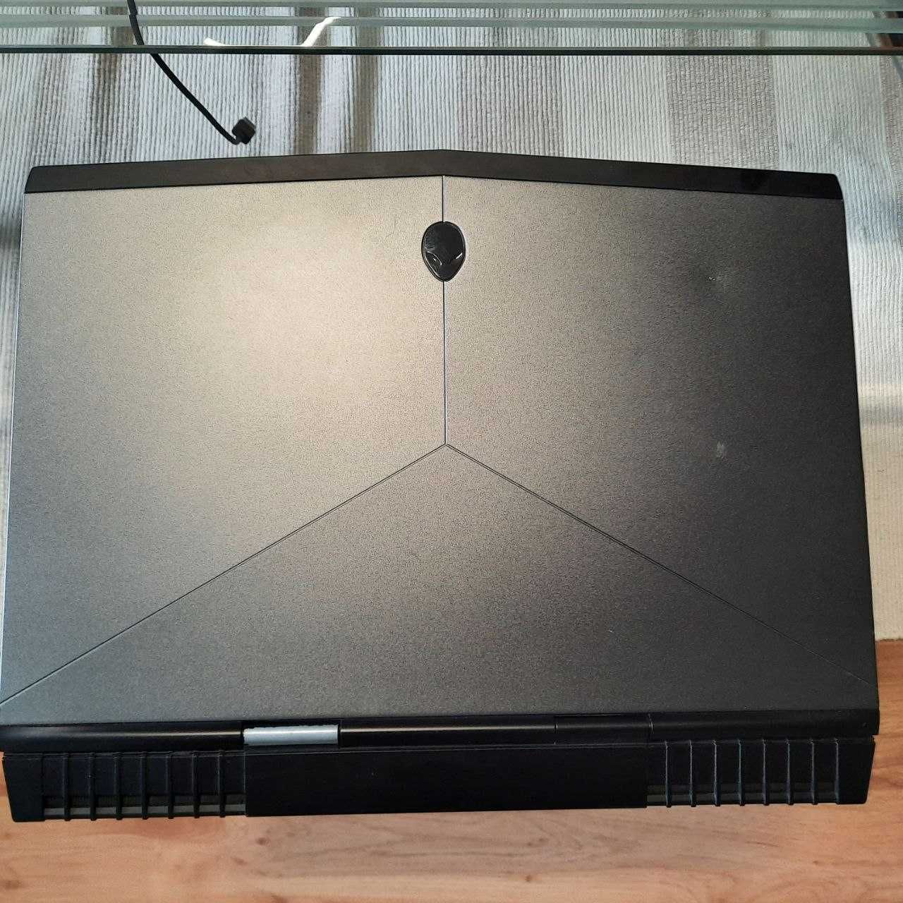 Gamingowy laptop Dell ALIENWARE 15R3 I7-7820HK,GTX1080 Max-Q,SSD 500GB