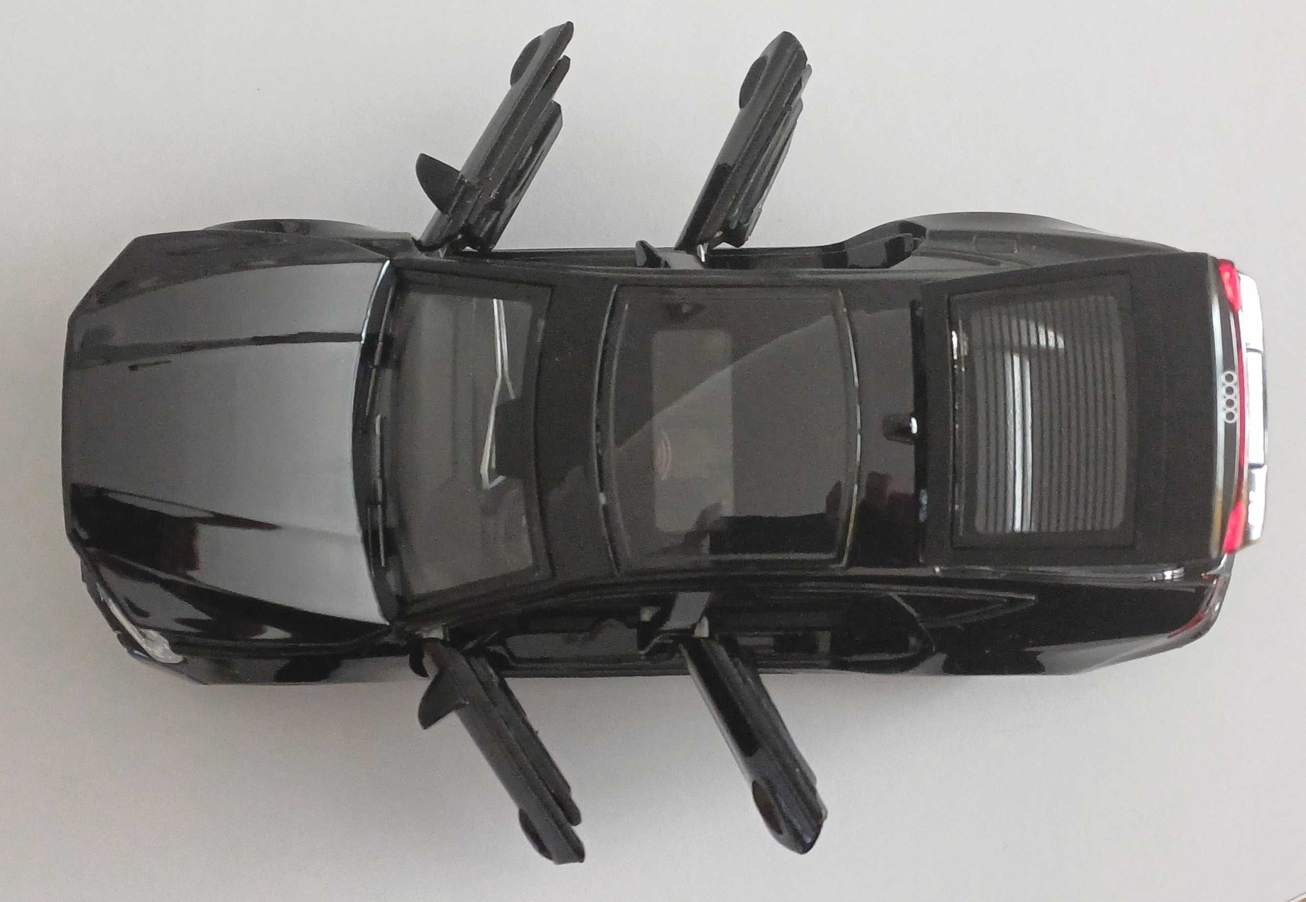 Model Audi RS7 skala 1:32 światła, otwierane elementy i dźwięk.