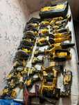 Продам інструмент dewalt девольт