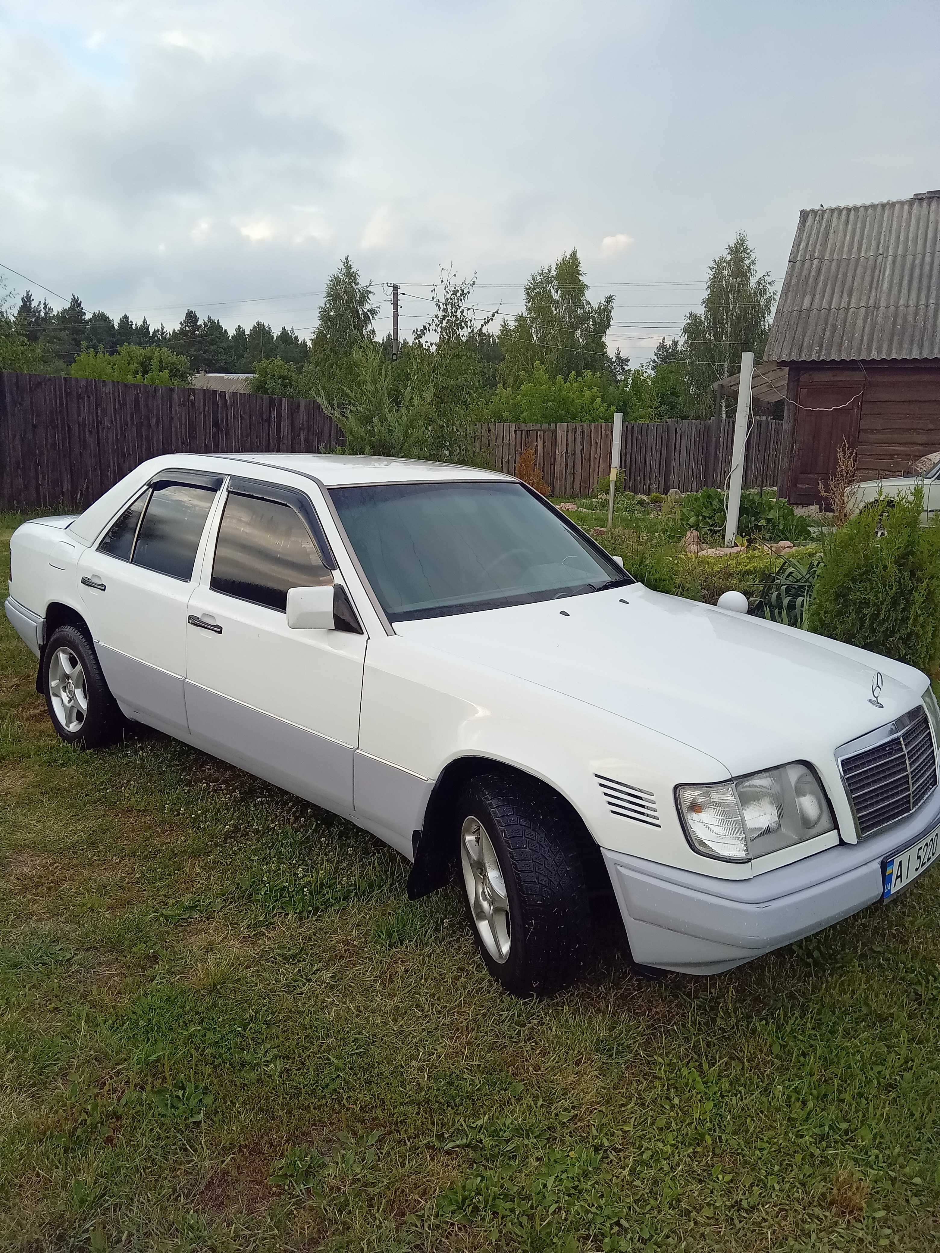 Продам Мерседес E250 дизель 124 кузов
