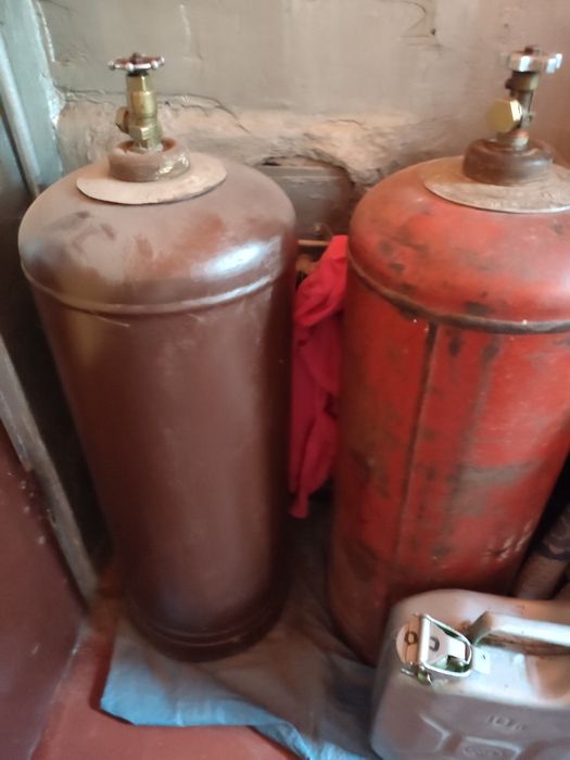 Побутовий газовий балон заправлений