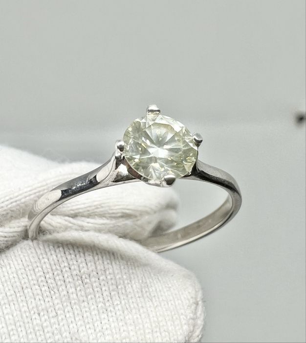 Золота каблучка з натуральним діамантом 0.55 карат.