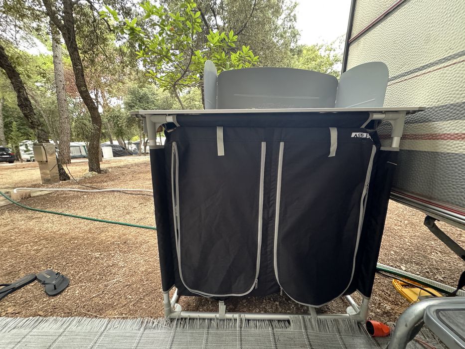 Składana szafka turystycxna firmy BERGER