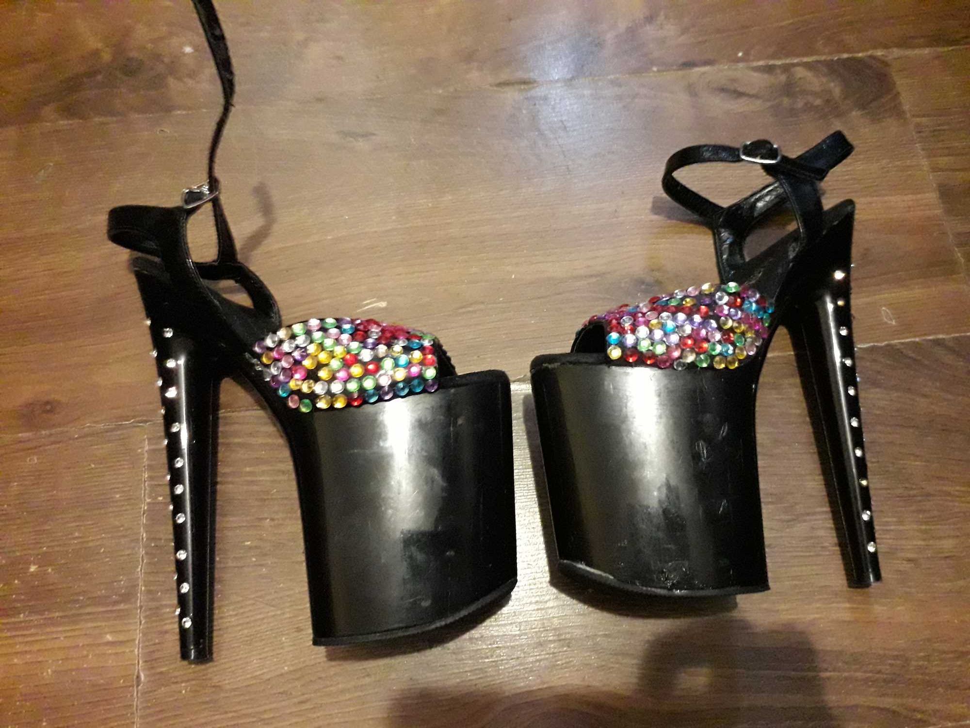buty na wysokim obcasie