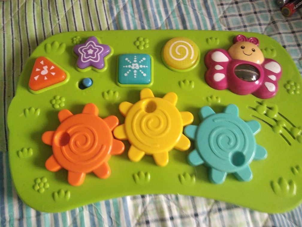 Brinquedos de bebê com luzes e música