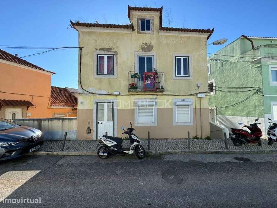 Prédio com 4 frações na Ajuda em Lisboa