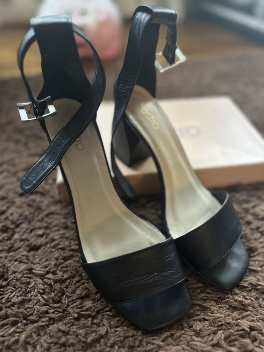 Шкіряні босоніжки